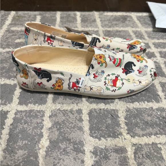 TOMS Christmas Cats Print Slip-Ons flats 7 - Picture 3 of 5